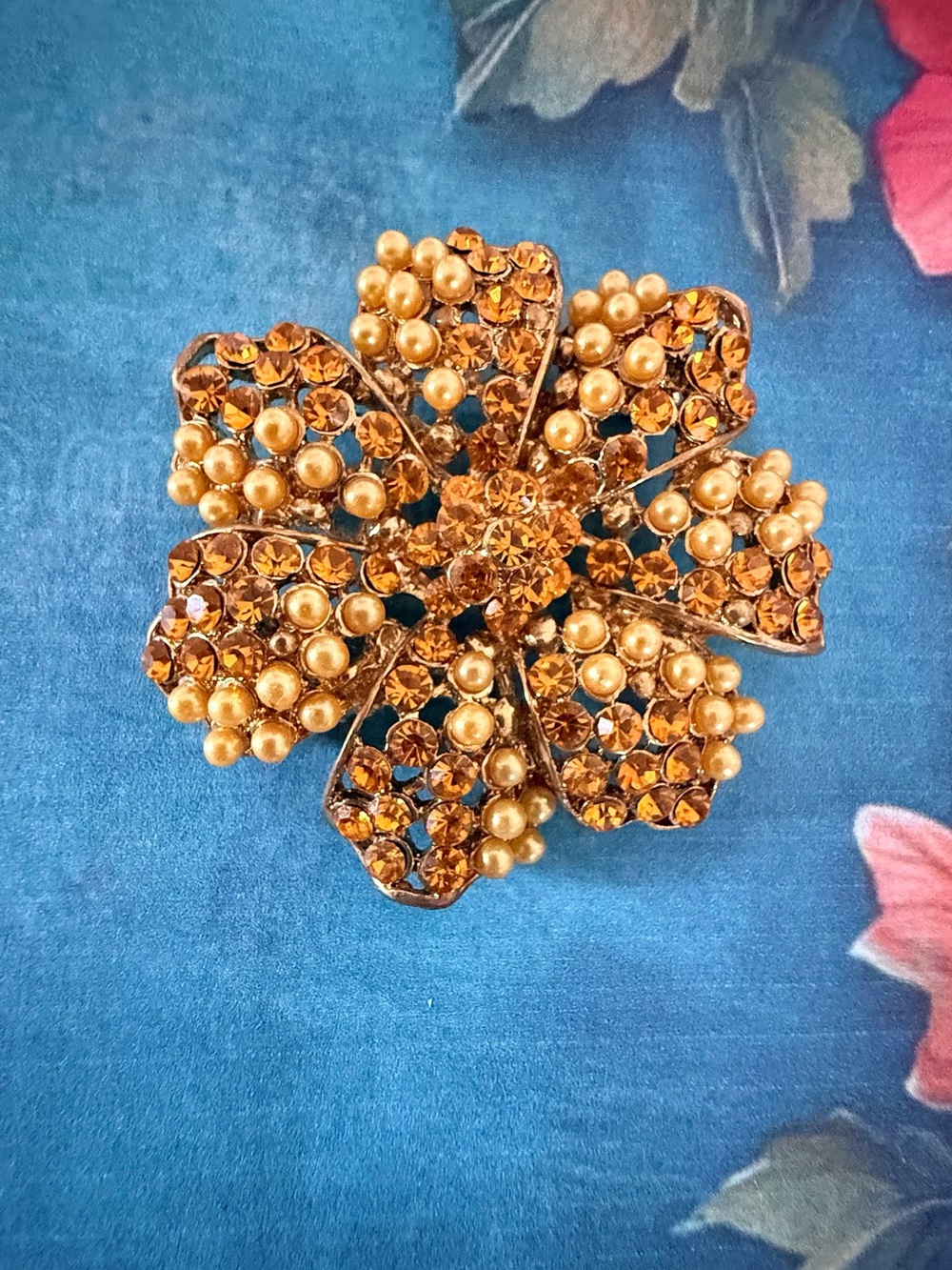 Floral Rhinestone Brooch. Gold & Brown.